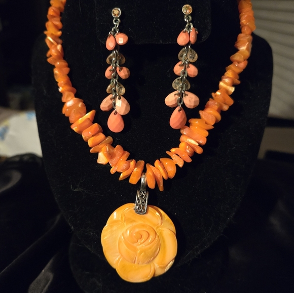 Vtg Orange Mother Of Pearl Carved Rose Pendent Necklace Stamped 925 w Earrings - Picture 2 of 9